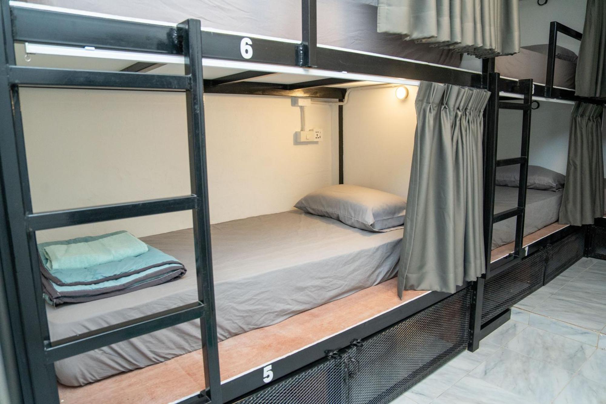 Hostel Misfits *